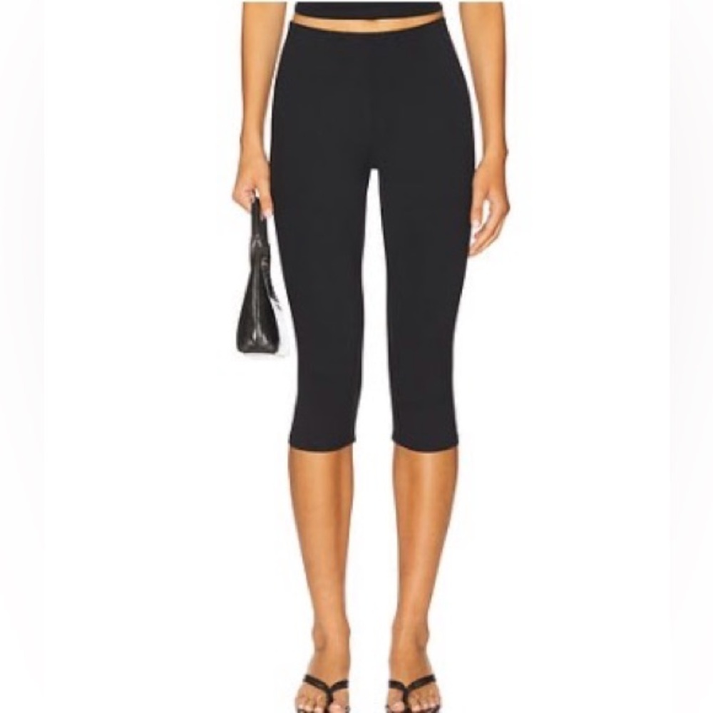 SKIMS- SMOOTH LOUNGE CAPRI In Obsidian